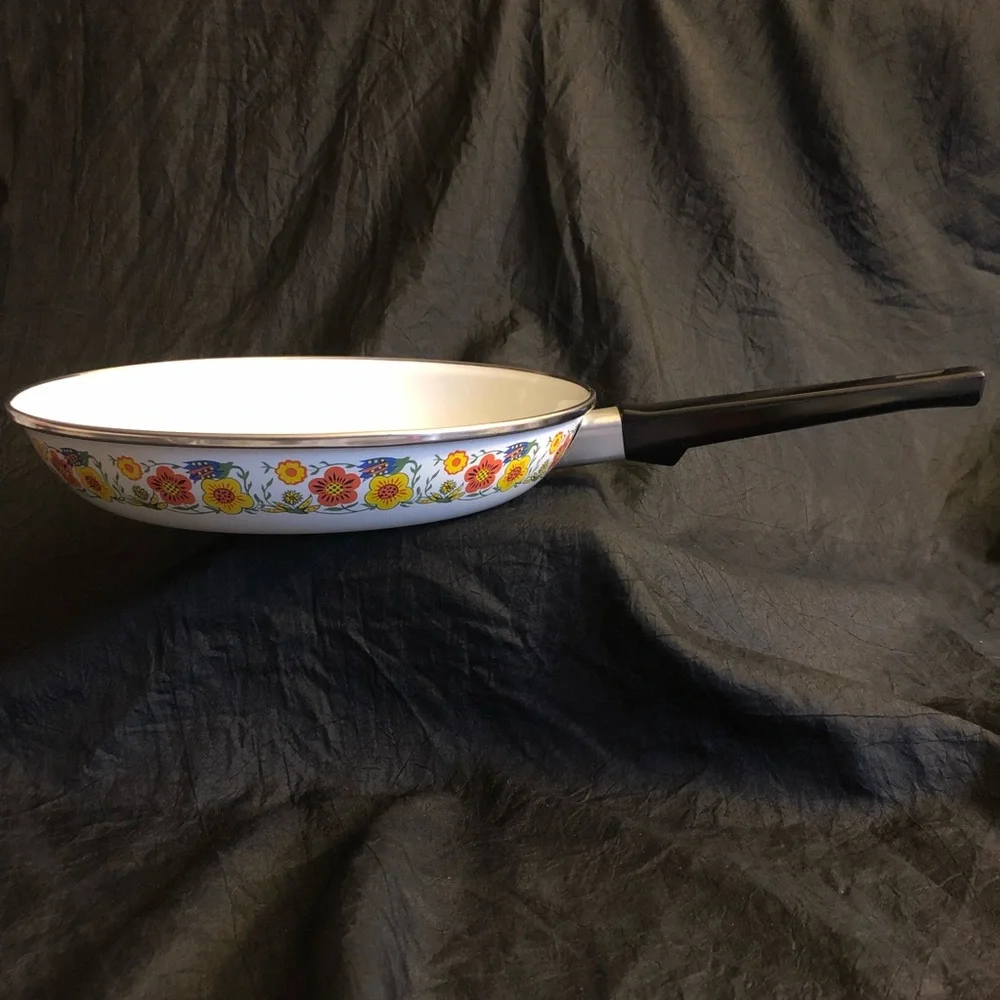Vintage Floral Enamelware 10” Pan